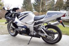 S-GSX-R750-00-hi.JPG