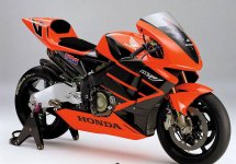 honda-rc211v-04-bikepics-1412982.JPG