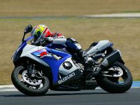 0802_gsxr_1000_02.jpg