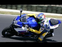 0802_gsxr_1000_04.jpg