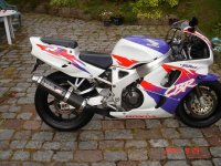 CBR900RR hö sida liten.JPG