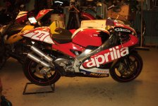 aprilia1-070403.jpg