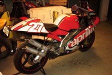 aprilia4-070403.jpg