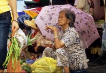 bentong_mkt_umbrella_lady_1.jpg