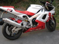 Yamaha R1 009.jpg