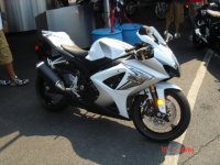 Gsxr1000K8-vit.jpg