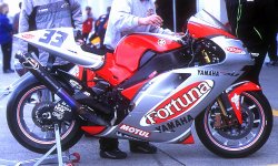 yamaha_yzrm1_2003_03.jpg