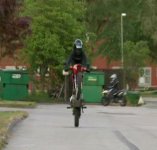 ståpåsadelnwheelie4.jpg