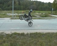 patrik-gör-en-stoppie3.jpg