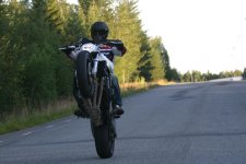 wheelie 093x2.JPG