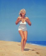 marilyn_monroe_on_long_island_1956.jpg