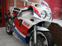 Yamaha-FZR750R-OW01-PSPT-06.jpg