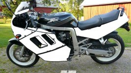 gixxer vit.JPG