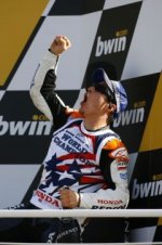 hayden-podium-valencia-291006.jpg