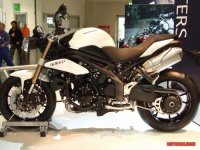 triumph-speed-triple-1050-2011-02_jpg_700.jpg