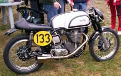 Norton_Manx_500_cc_Racer_1957.jpg