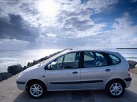 Renault-Scenic_RXI_2.0_1999_800x600_wallpaper_05.jpg