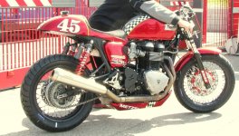 big_TriumphThruxtonCup03_01.jpg