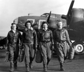 WASP girls 1943 B-17 flyers.jpg