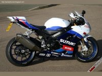 Suzuki-GSX-R1000-azul-0007.jpg