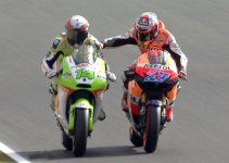 Casey-Stoner-Randy-de-Puniet-punch.jpg