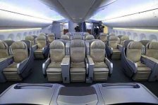 Boeing_747_business_class_on_main_deck.JPG