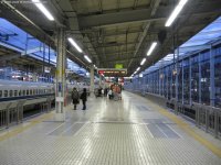 img 5435 kyoto eki homu shinkansen - kyoto station platform.jpg