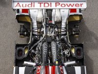 epcp_0811_01_z+audi_motor_racing+tdi_v12_engine.jpg