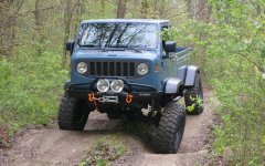 Jeep-Mighty-FC-Concept-off-roading-front-view.jpg