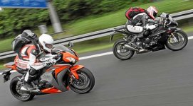 BMW_S1000_RR_Honda_Fireblade_050.jpg