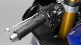 2015-Yamaha-YZF-R1-EU-Race-Blu-Detail-020.jpg