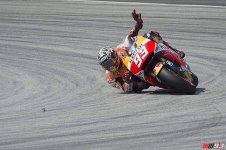 Marc marquez elbow sliding one hand.jpg