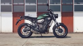 2016-Yamaha-XSR700-EU-Forest-Green-Static-002.jpg