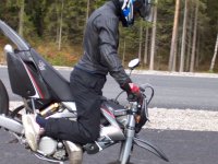 Patrik-gör-en-stoppie-närbi.jpg