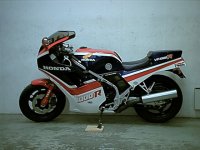 1986 VF 1000 R BLÅ.jpg