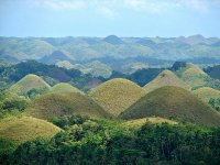 800px-Chocolate_Hills_overview.jpeg