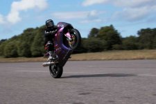 wheelie08.jpg