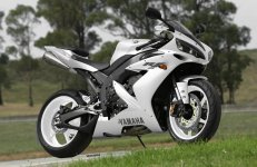 yamaha-r1-04-bikepics-vit.jpg