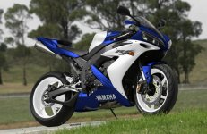 yamaha-r1-04-bikepics-164085.jpg