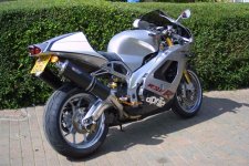 RSV1000_088.jpg