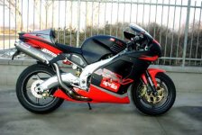 aprilia_2_2.jpg