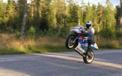 Wheelie750.jpg