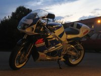 GSX-R 750 Bild 1.JPG