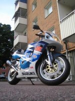 GSX-R 750 Bild 3.JPG