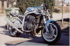 gsx750r -91 i delar1.jpg